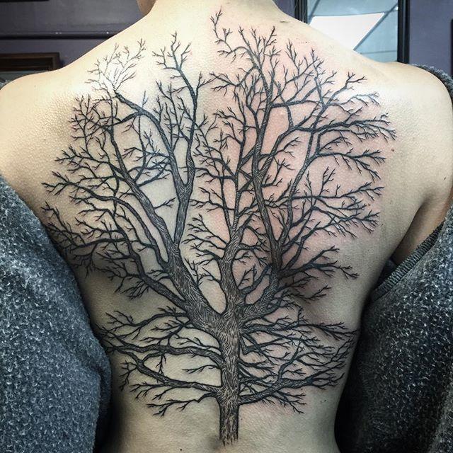 tatouage arbre 105