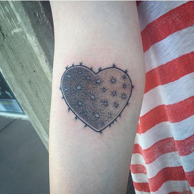 tatouage coeur 19