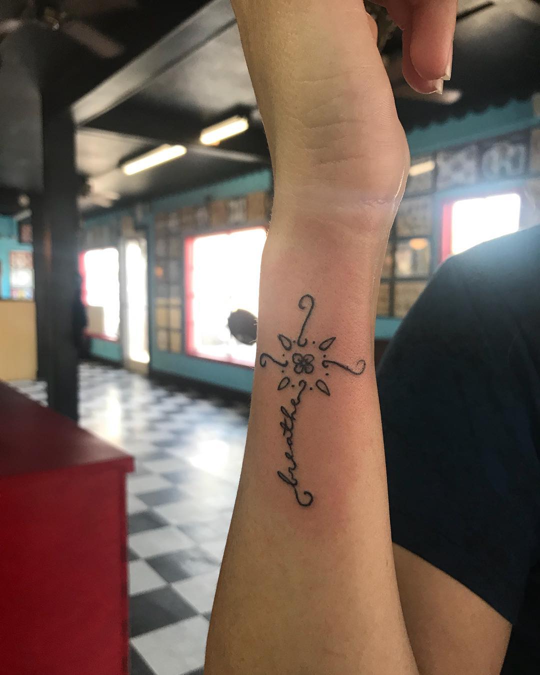 tatouage croix 117