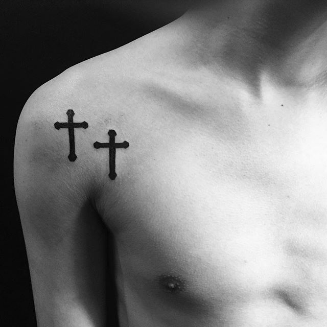 tatouage croix 53