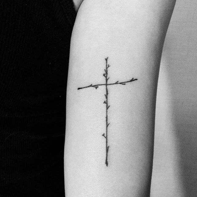 tatouage croix 57