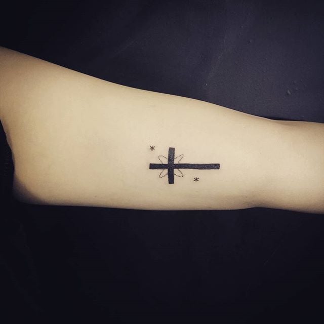 tatouage croix 67