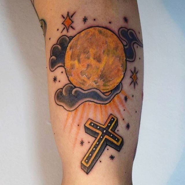 tatouage croix 69