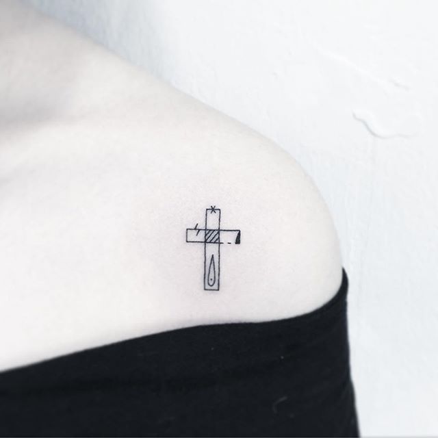 tatouage croix 81