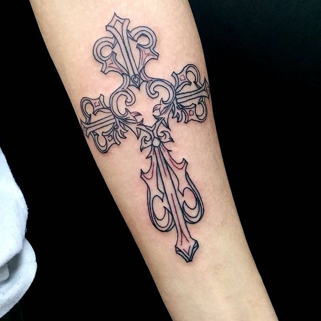 tatouage croix 85