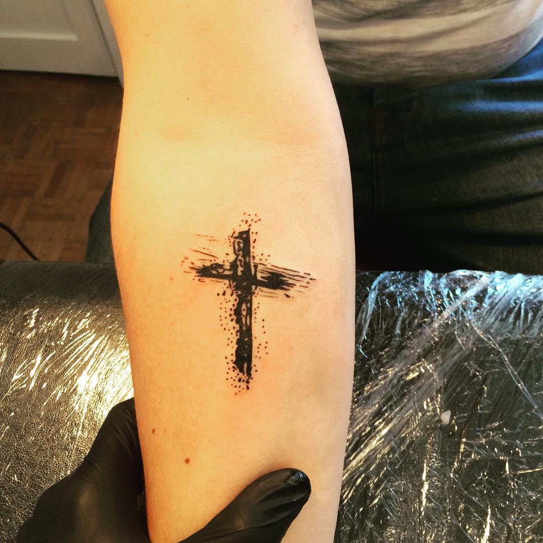 tatouage croix 87