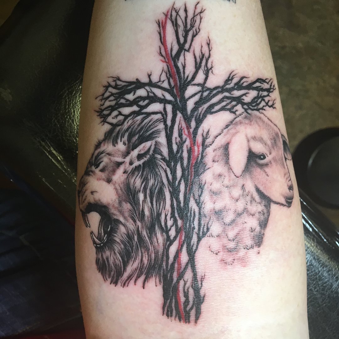 tatouage croix 97