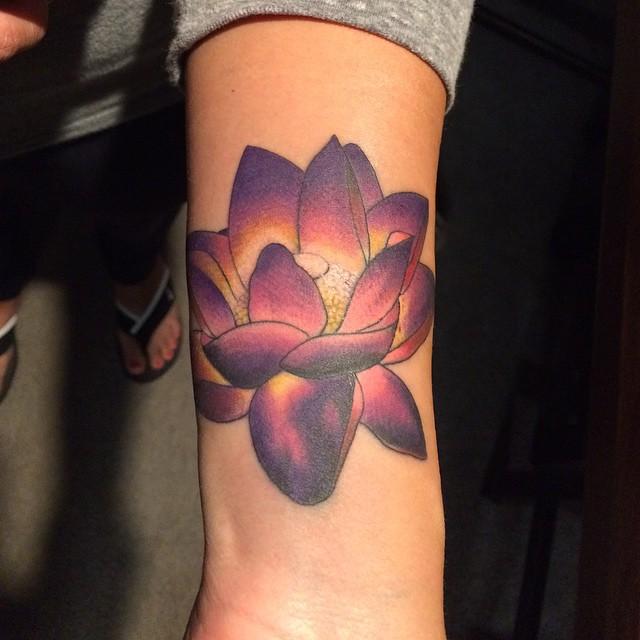 tatouage fleur lotus 105