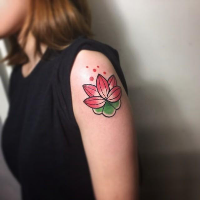 tatouage fleur lotus 107