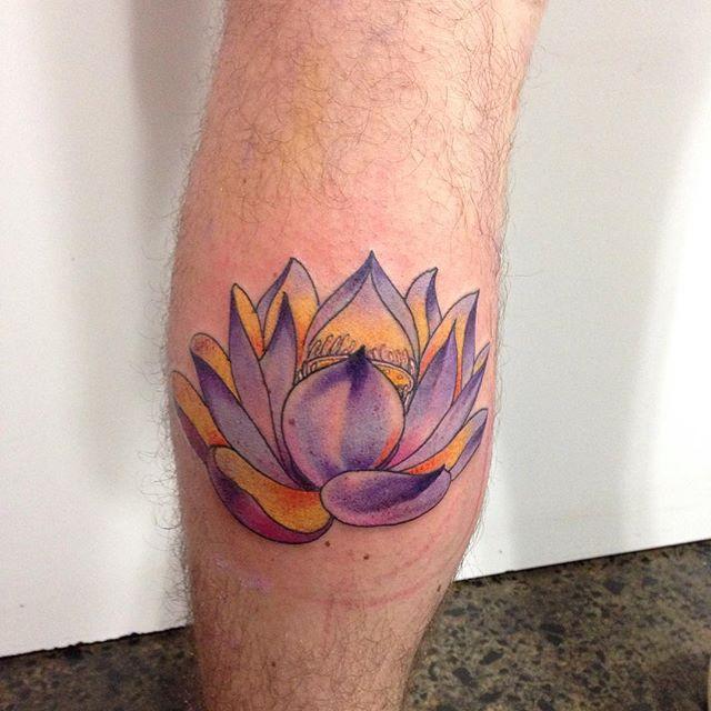 tatouage fleur lotus 113