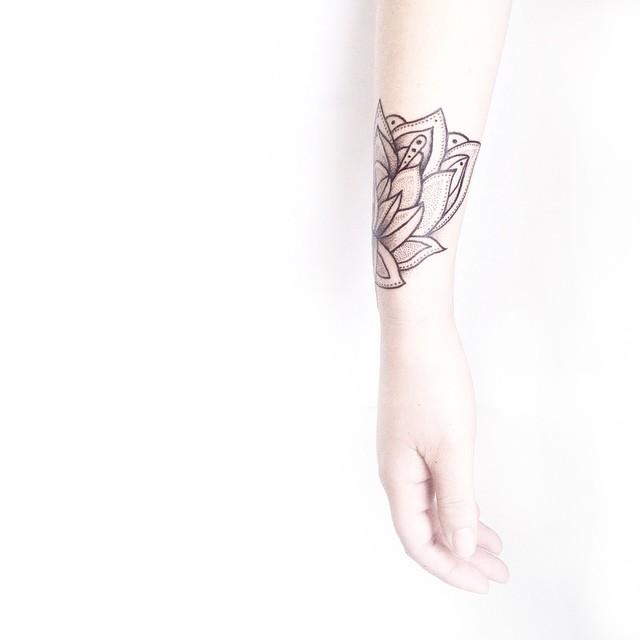 tatouage fleur lotus 119