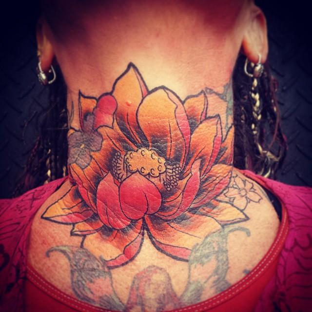 tatouage fleur lotus 123