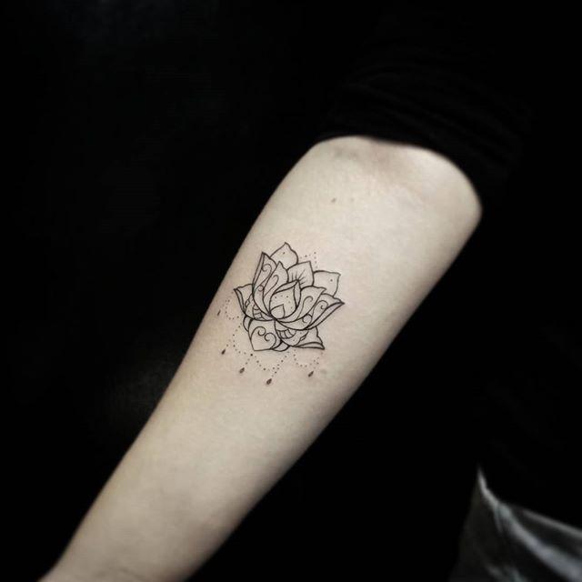 tatouage fleur lotus 125