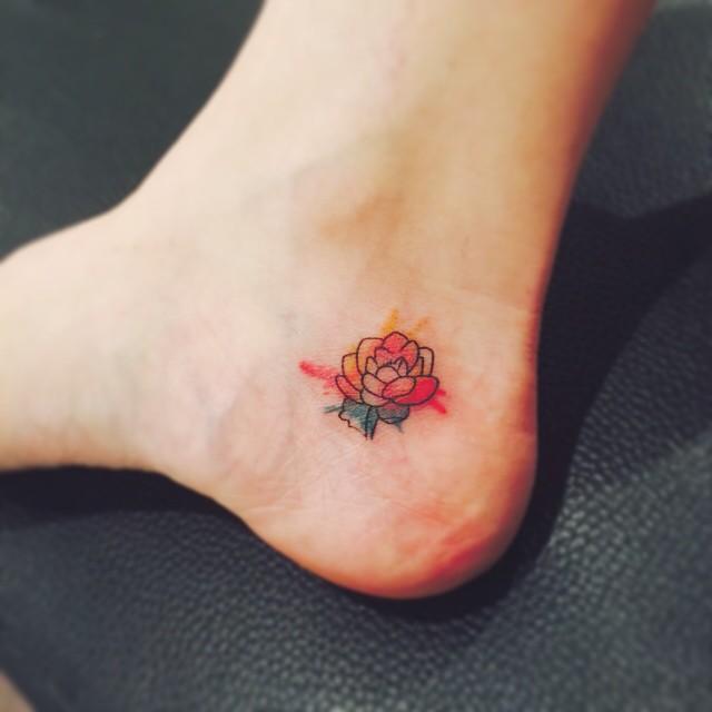 tatouage fleur lotus 13