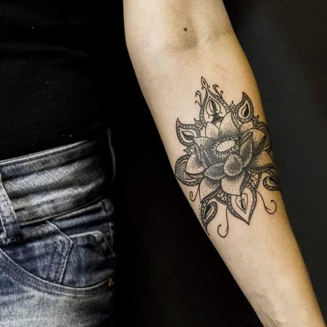 tatouage fleur lotus 17