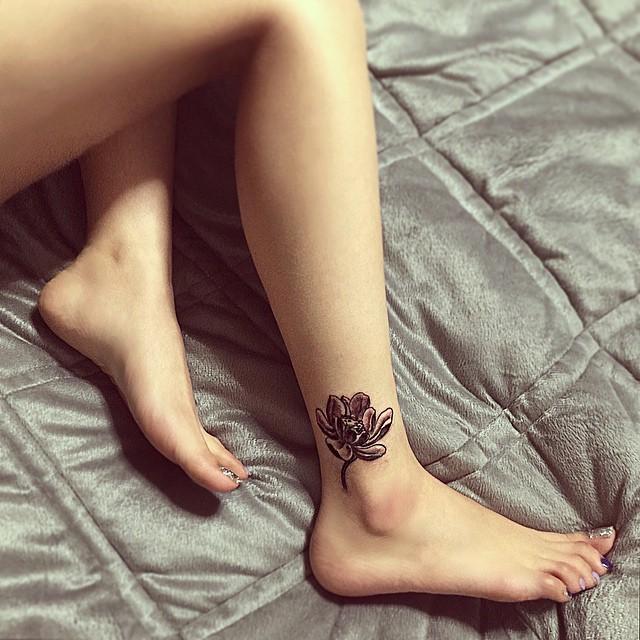tatouage fleur lotus 27