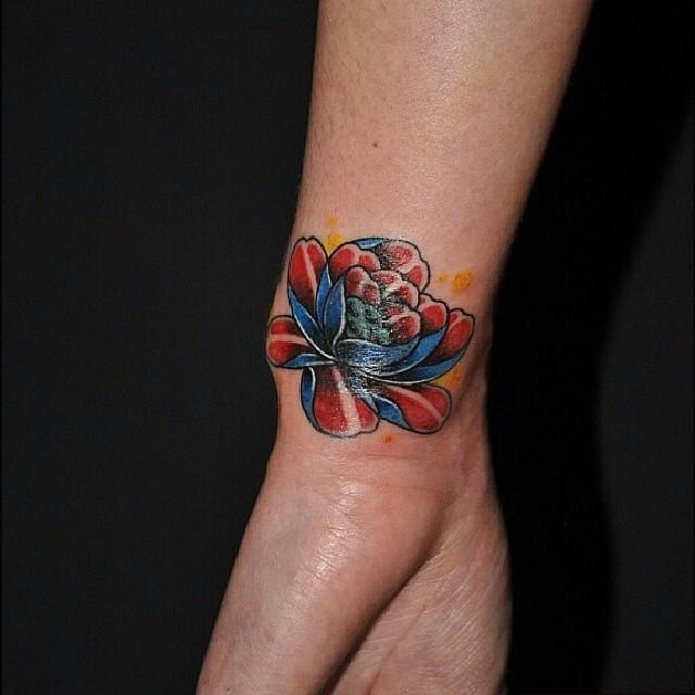 tatouage fleur lotus 29