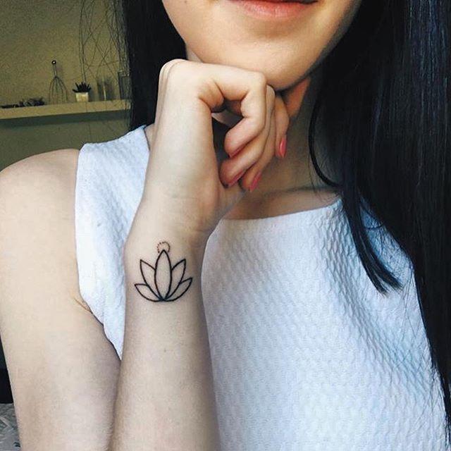 tatouage fleur lotus 35