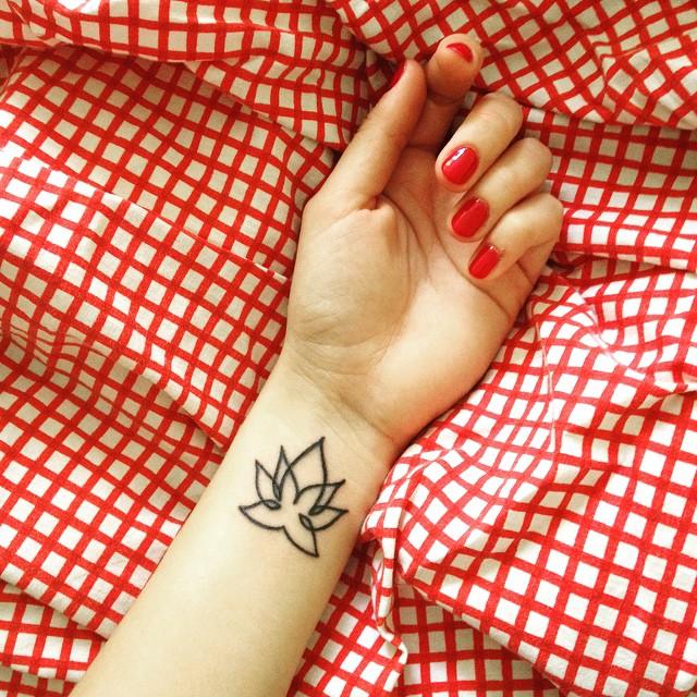 tatouage fleur lotus 41