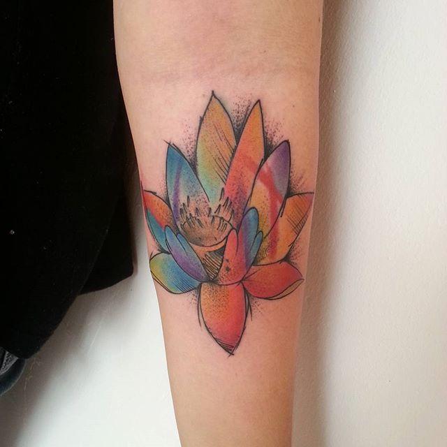 tatouage fleur lotus 55