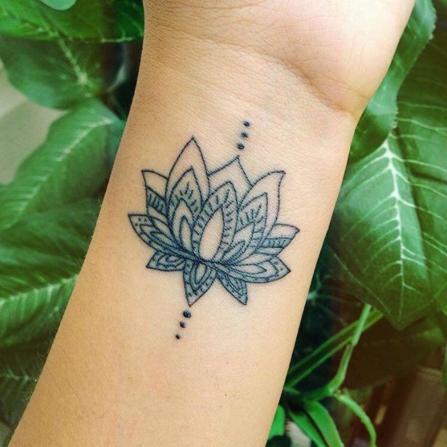 tatouage fleur lotus 61