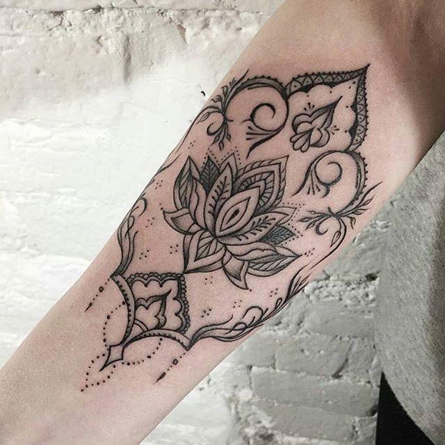tatouage fleur lotus 65