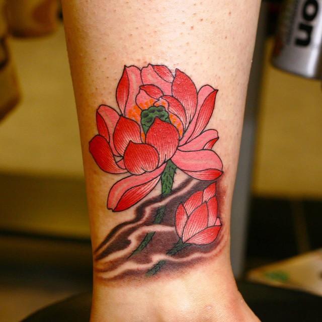 tatouage fleur lotus 71