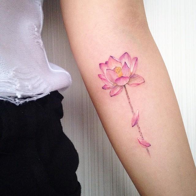 tatouage fleur lotus 87