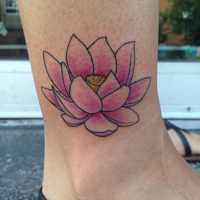 tatouage fleur lotus 89