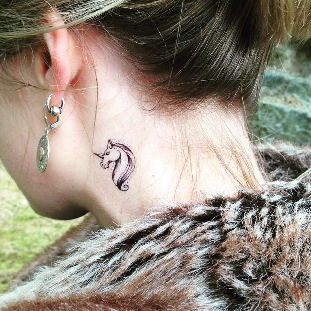 tatouage licorne 31