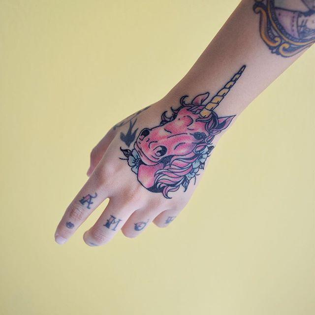 tatouage licorne 35