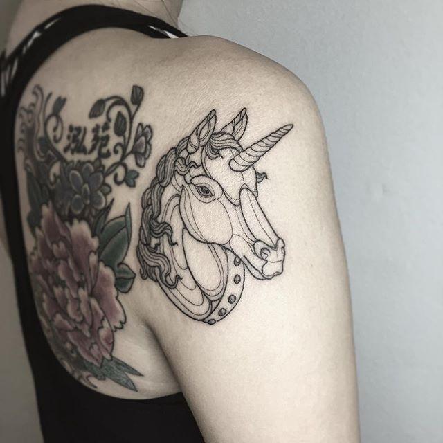 tatouage licorne 49