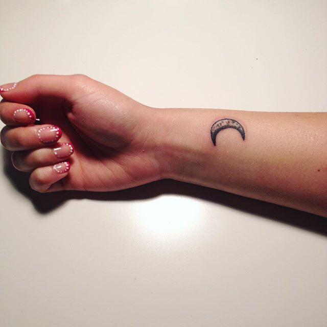tatouage lune 09