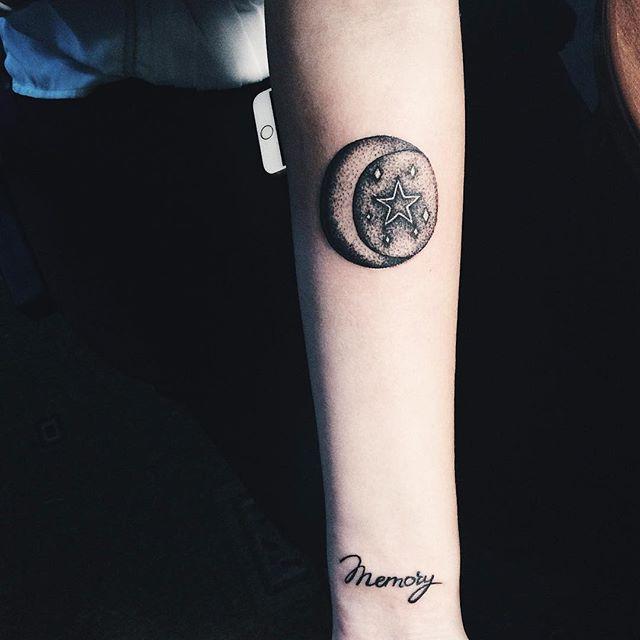 tatouage lune 101