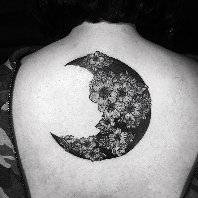 tatouage lune 39
