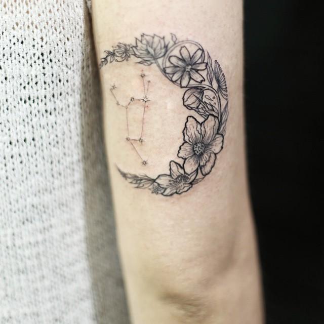 tatouage lune 43