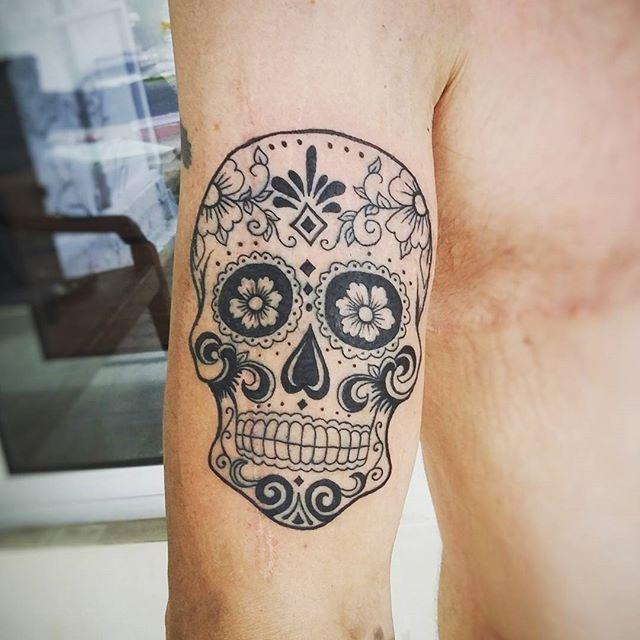 tatouage tete de mort mexicaine 91