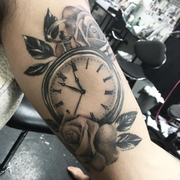 tatouage horloge montre 281