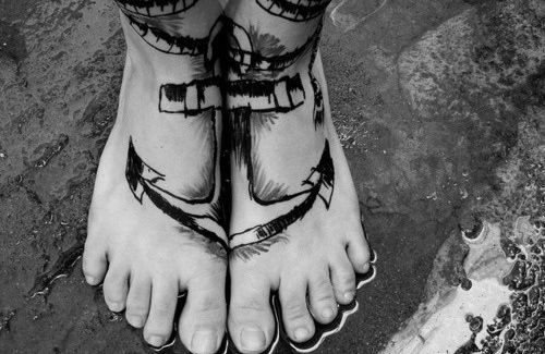 72 tatouages pied