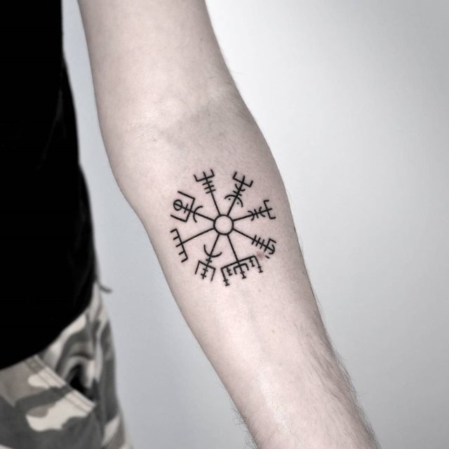 tattoo boussole vegvisir89