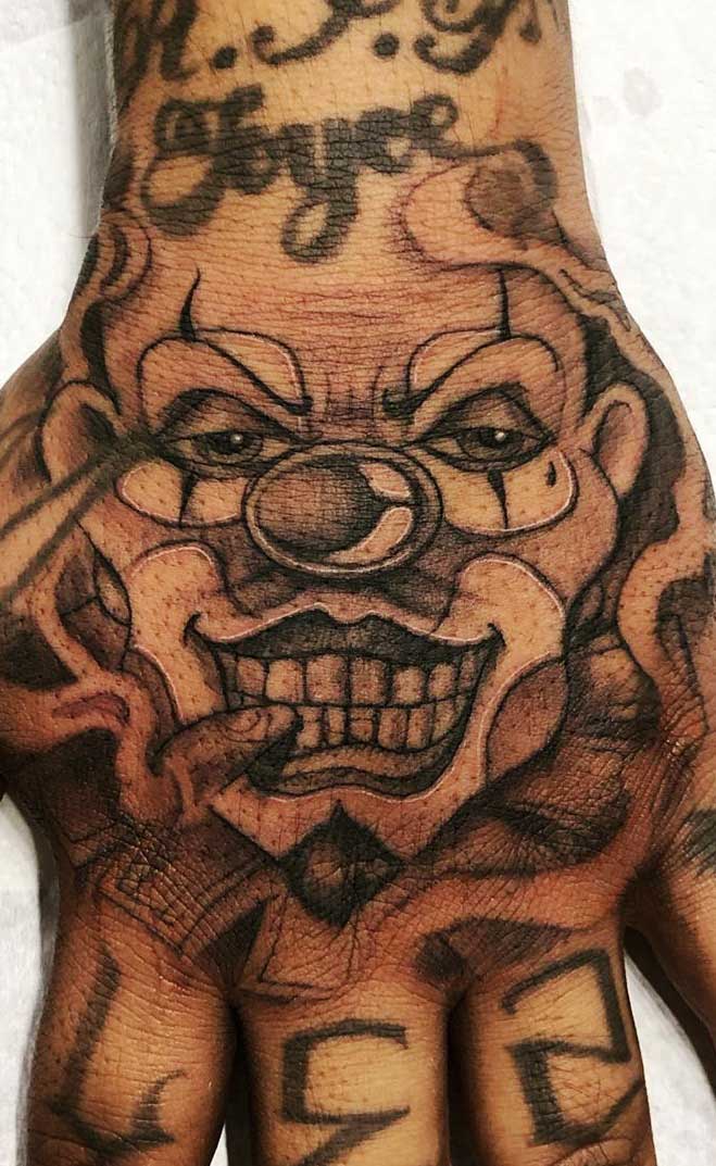 tatouage masculin de clown 110