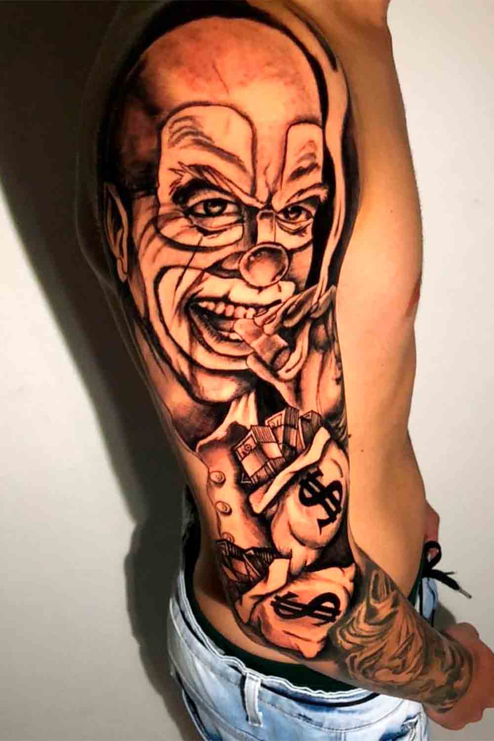 tatouage masculin de clown 93