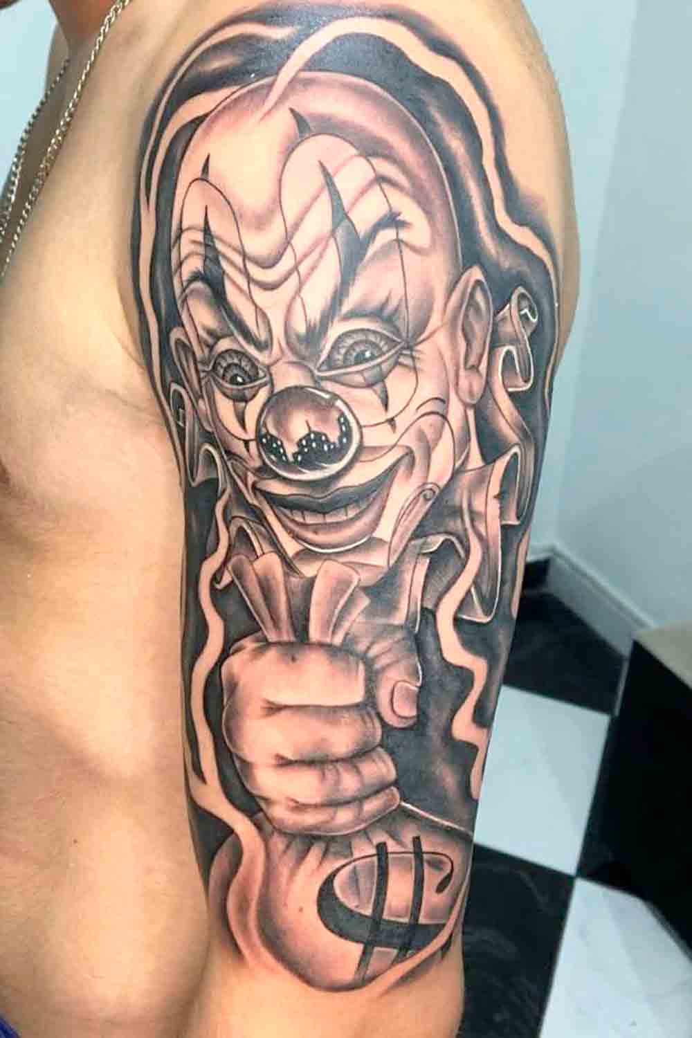 tatouage masculin de clown 99