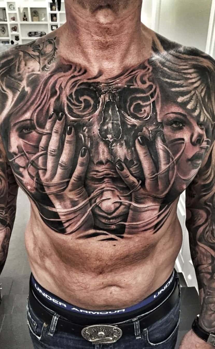 tatouage masculin sur poitrine 11