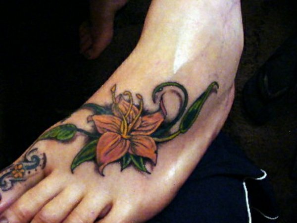 tatuaggio piede disegno 107