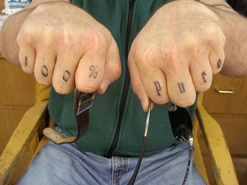 tatuaggio dito articolazione 501