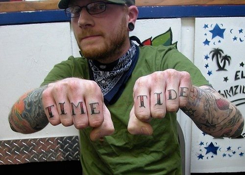tatuaggio dito articolazione 512