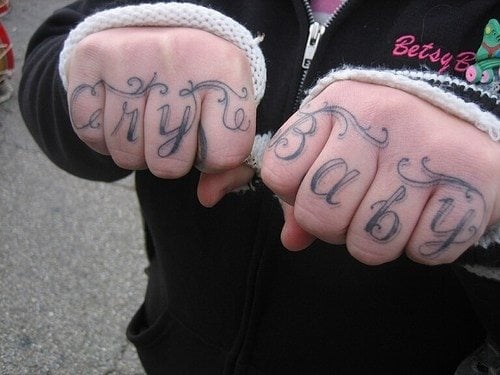 tatuaggio dito articolazione 531
