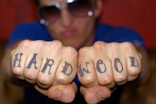 tatuaggio dito articolazione 535