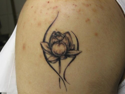 tatuaggio fiore loto 1106